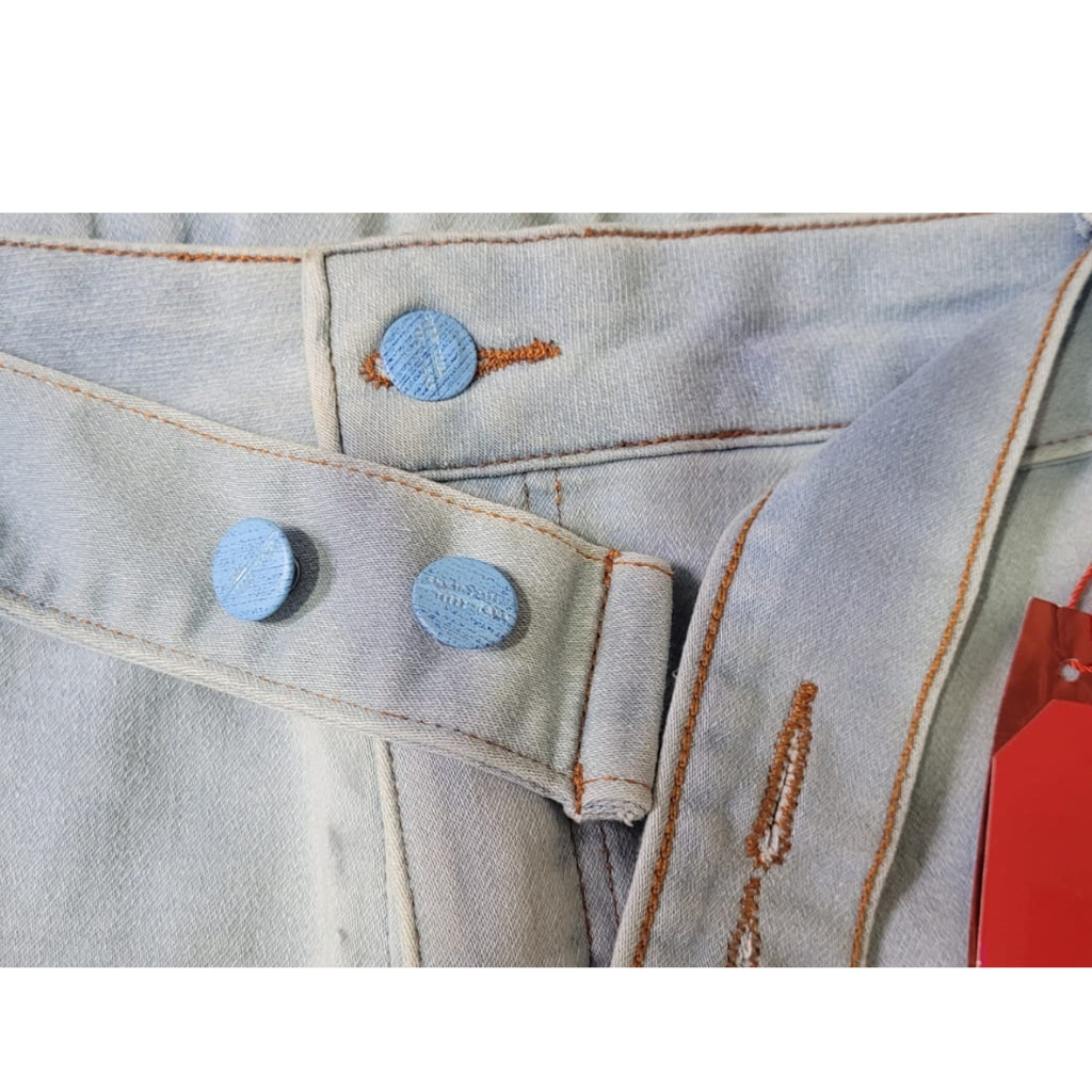 Short Jeans Feminino Azul Claro Cintura Alta com Detalhes Coloridos