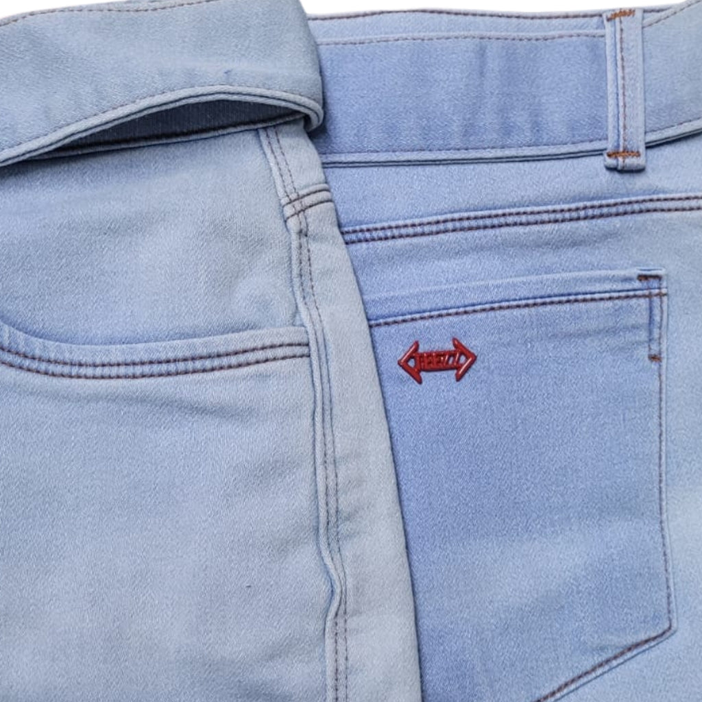 Short Jeans Feminino Azul Claro Cintura Alta com Detalhes Coloridos