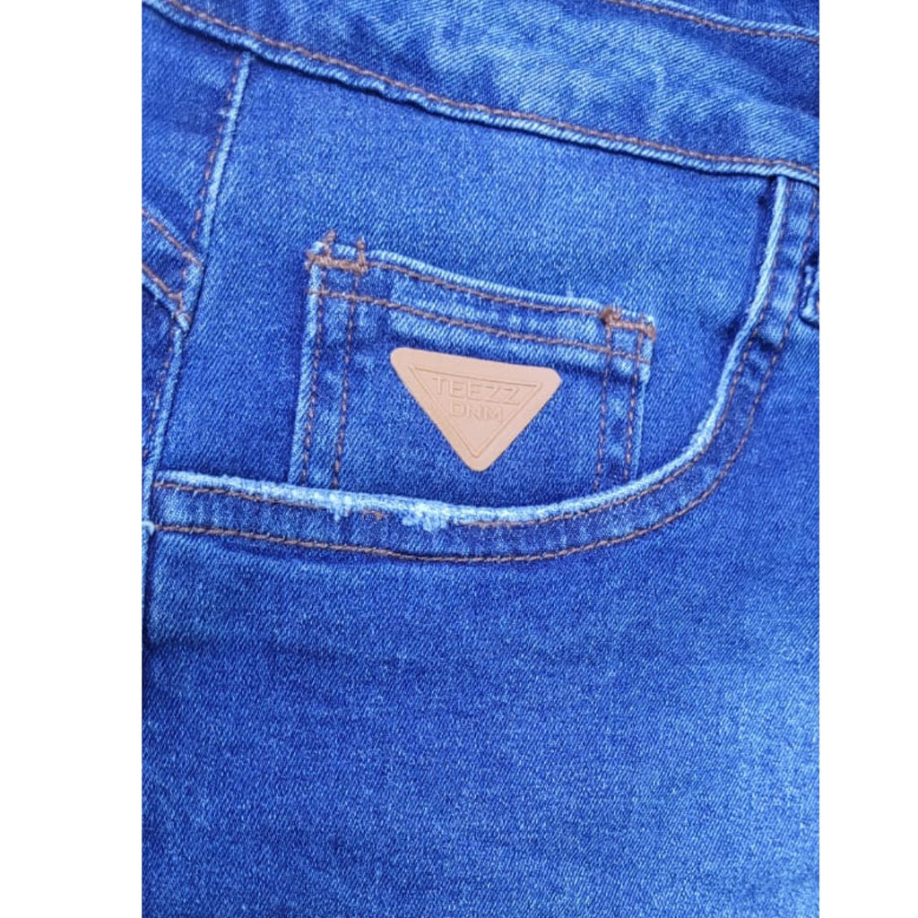Short Jeans Feminino Cintura Alta com Barra Desfiada Azul Médio