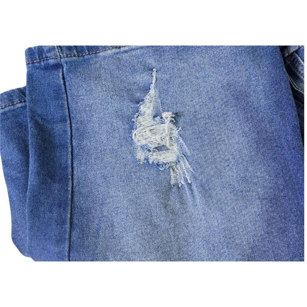Bermuda Jeans Feminina Destroyed com Cintura Média e Barra Dobrada