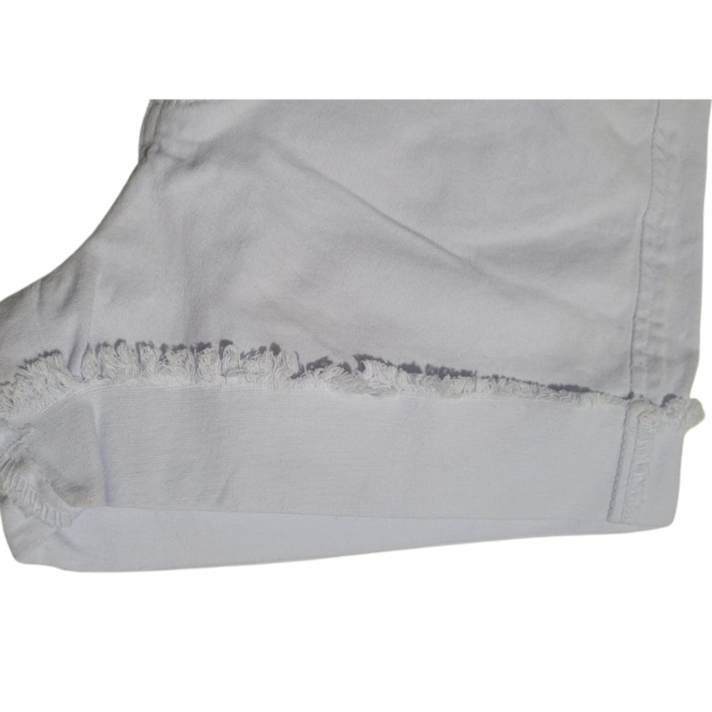 Short Jeans Feminino Branco Cintura Alta com Barra Desfiada