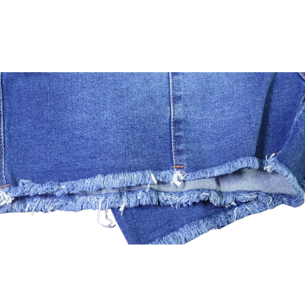 Short Jeans Feminino Cintura Alta com Barra Desfiada Azul Médio