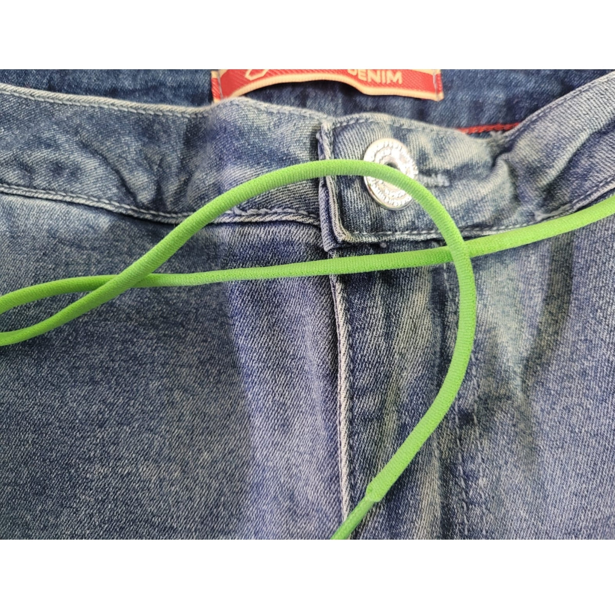 Short Jeans Feminino com Cinto Verde