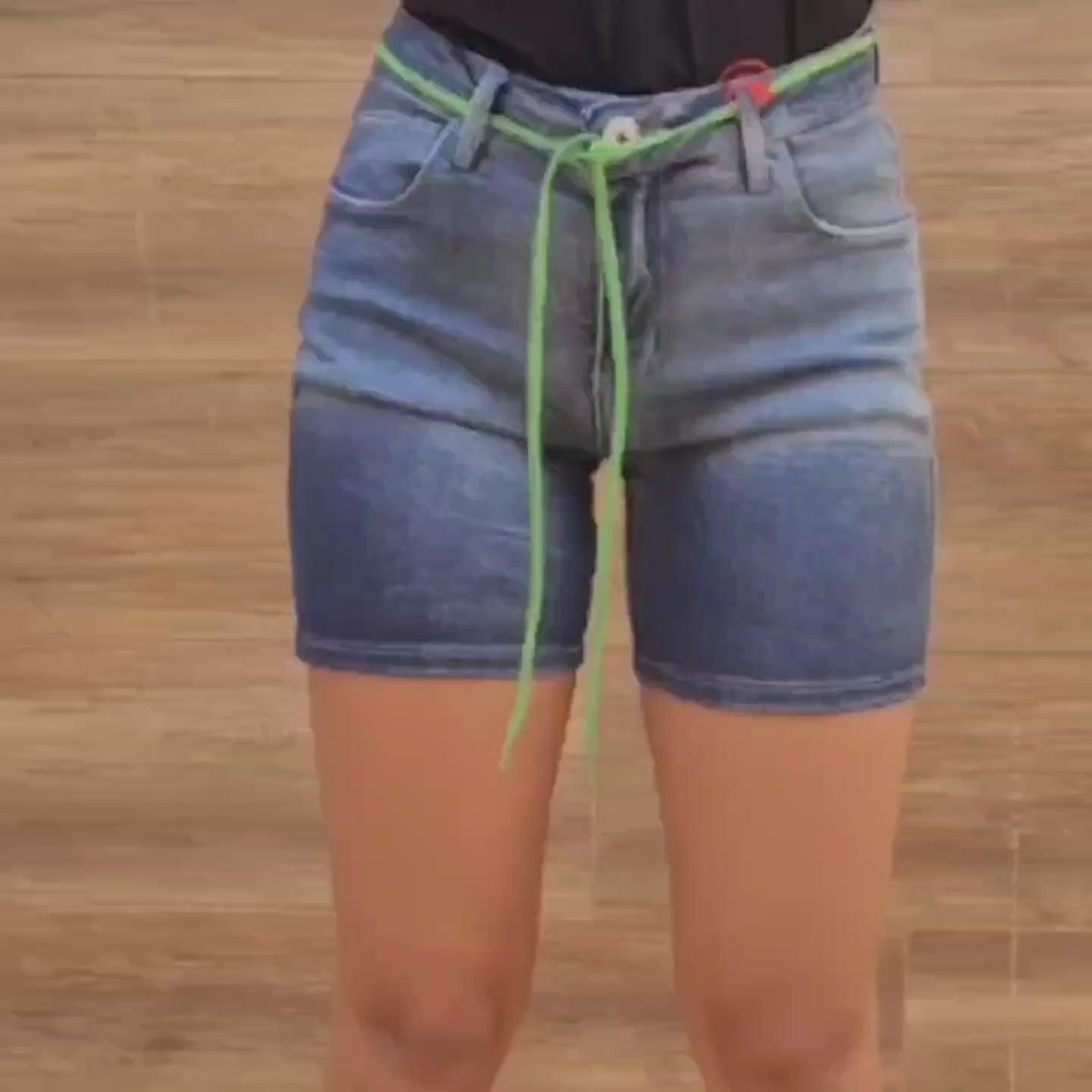 Short Jeans Feminino com Cinto Verde