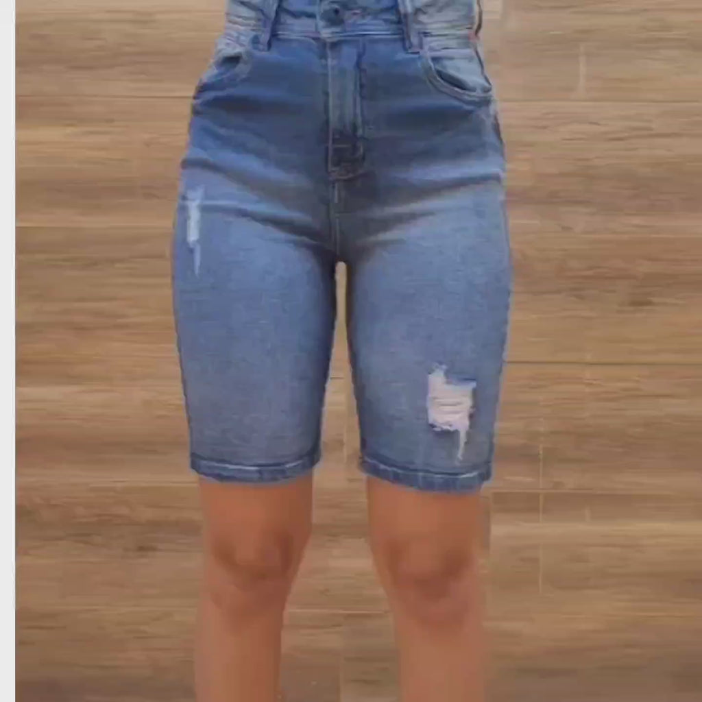 Bermuda Jeans Feminina Destroyed com Cintura Média e Barra Dobrada