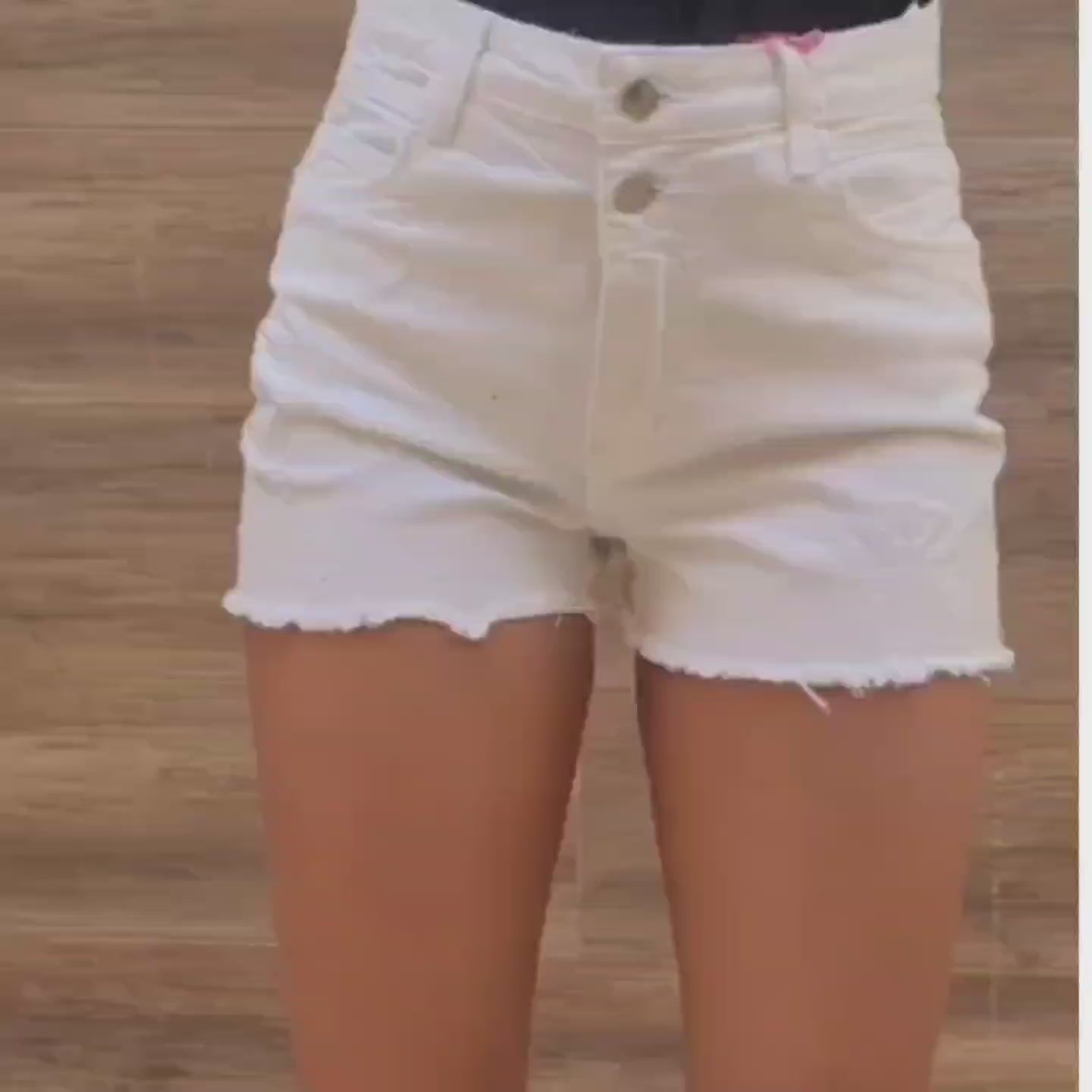 Short Jeans Feminino Branco Cintura Alta com Barra Desfiada